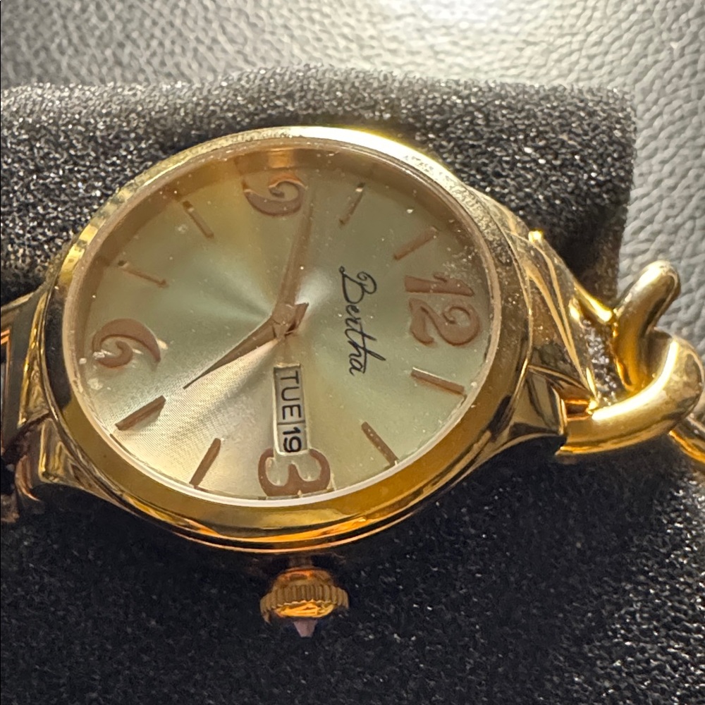 Women's Gold Chain Watch - Picture 3 of 3